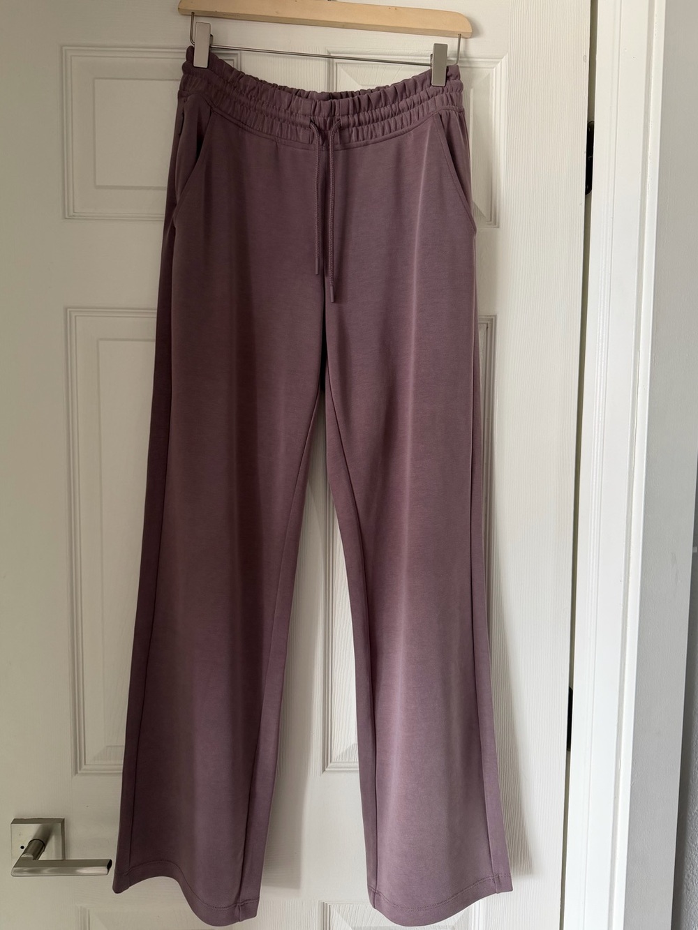 Athleta Seasoft Mid Rise Straight Pant